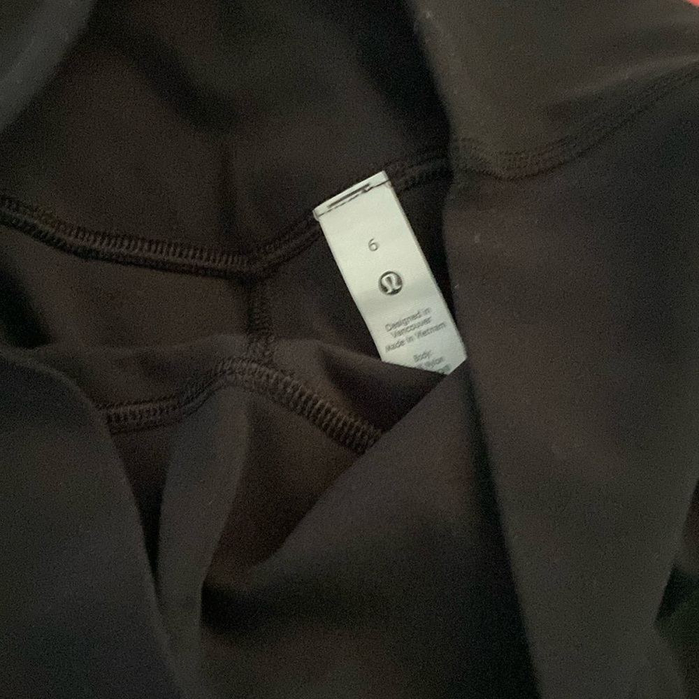 Lululemon size 6 mini flare leg.